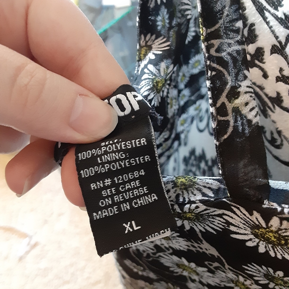 2 for $20 Skull and daisy tank top - Picture 4 of 4